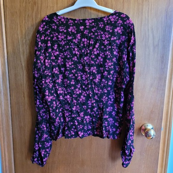 BNWT Suzy Shier button up floral blouse XL - Picture 2 of 3